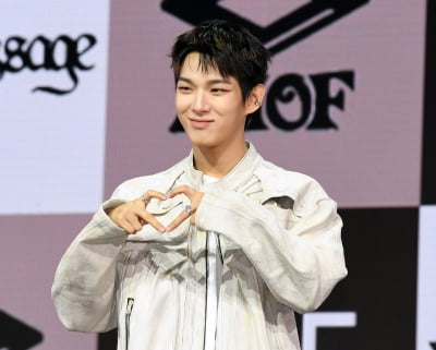 아홉 스티븐, 반전 리더[TEN포토+]