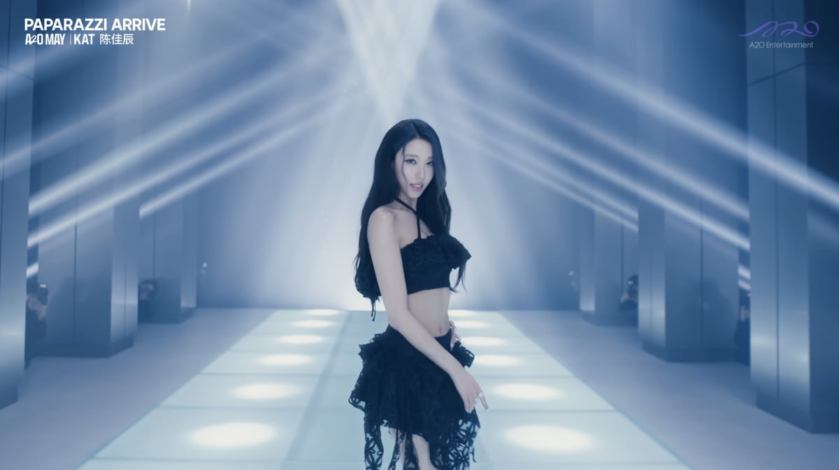 사진=그룹 A2O MAY 'PAPARAZZI ARRIVE' MV