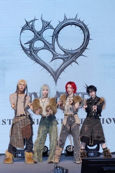 엑스러브, 미니 1집 ‘UXLXVE(언러브)’ 로 컴백[TEN포토+]