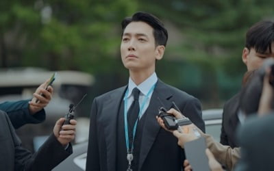 정경호, 신문 1면 장식했다…잘나가더니 하루 아침에 나락, "한순간에 잃어" ('프로보노')