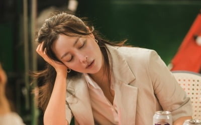 김희선, 억대 쇼호스트라더니…절친 한혜진·진서연 옥상서 술파티 ('다음생은')