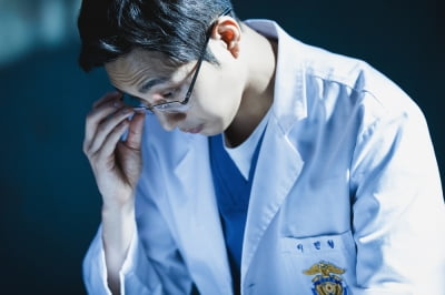 'D.P.'→'약한영웅' 출연한 '185cm' 장신 남배우, 13년 차에 지창욱과 호흡하며 눈도장