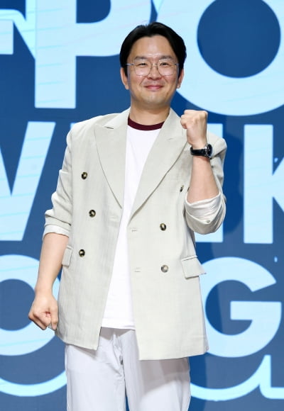 '45세' 윤현빈, ♥정경미와 결혼 12년 만에 깜짝 소식 전했다…"글로벌 교류 음악적으로 이어갈 예정"