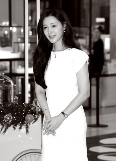 김지원, 흑백 뚫고 나오는 아우라..분위기 여신[TEN포토+]