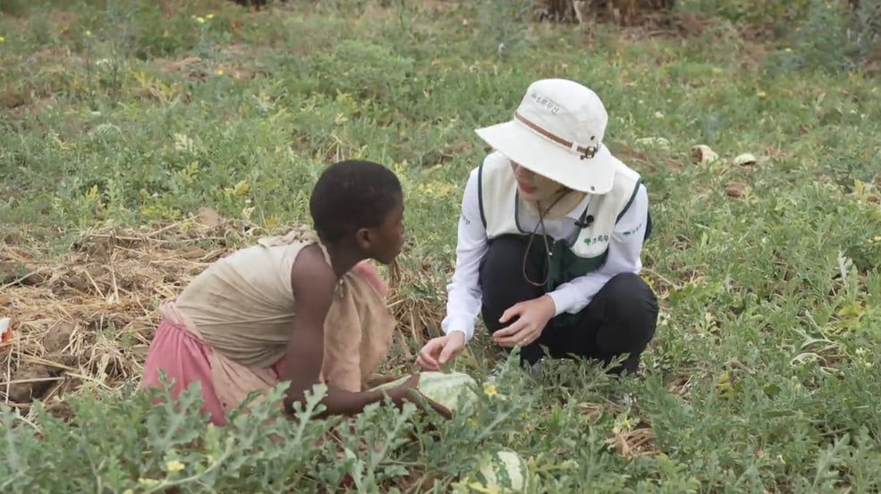 '김용건 며느리' 황보라, 미담 터졌다…"아이들 미소 선해" 해외 봉사활동('바다 건너 사랑5')
