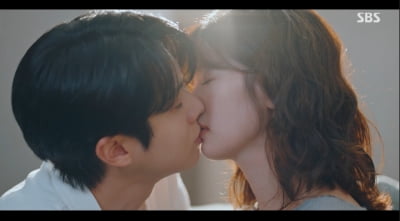 [종합] '키스 엔딩' 최우식♥정소민, 일 저질렀다…이별 위기→가짜부부 들통 ('우주메리미')