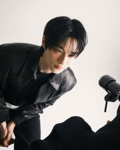 '100억 수익' 변우석, 34세 믿기지 않는 '매끈한 팔 근육'…시크+섹시 그자체