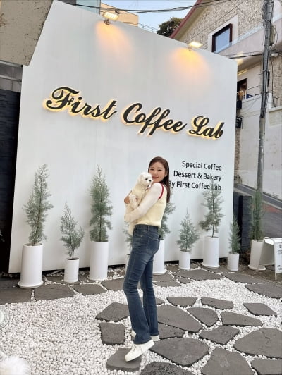 '200억 재산설' 송가인, 이렇게 말랐었나…청바지핏 드러내며 미모자랑