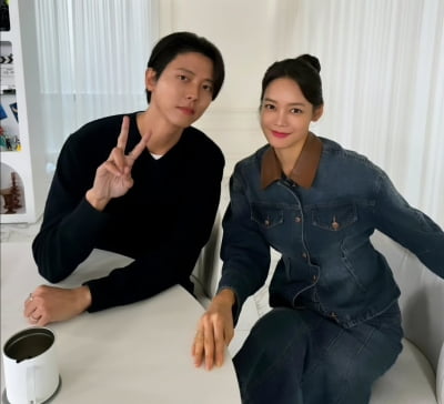Hyun-Mo Ahn Shares Stylish Snapshot with Model and Broadcaster Woo-Jae Joo