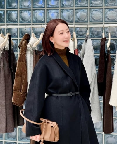 '400억 시세 차익' 김희애, 우아한 미모 뽐냈다…여배우 위엄 빛나