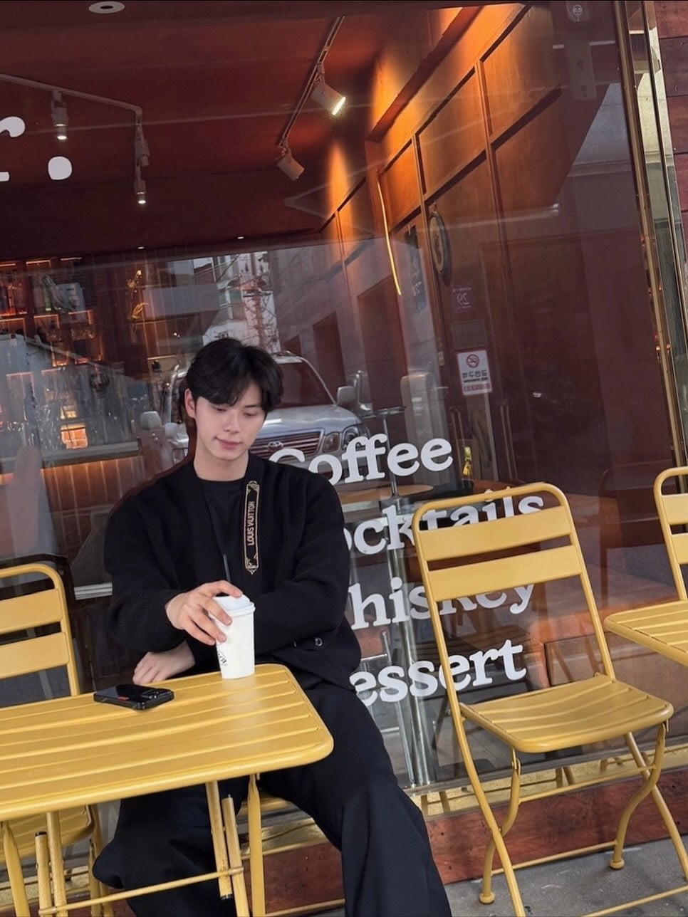 '공개열애' 25세 이채민, 가을 남친짤 생성…여친이 찍어줬나