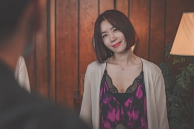 '정우♥' 김유미, 결혼 10년 차에 벅찬 소식 알렸다…19금 김유정 주연작서 존재감 자랑 ('친애하는')