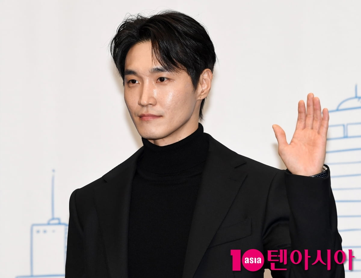 장인섭, 샤프한 턱선[TEN포토+]