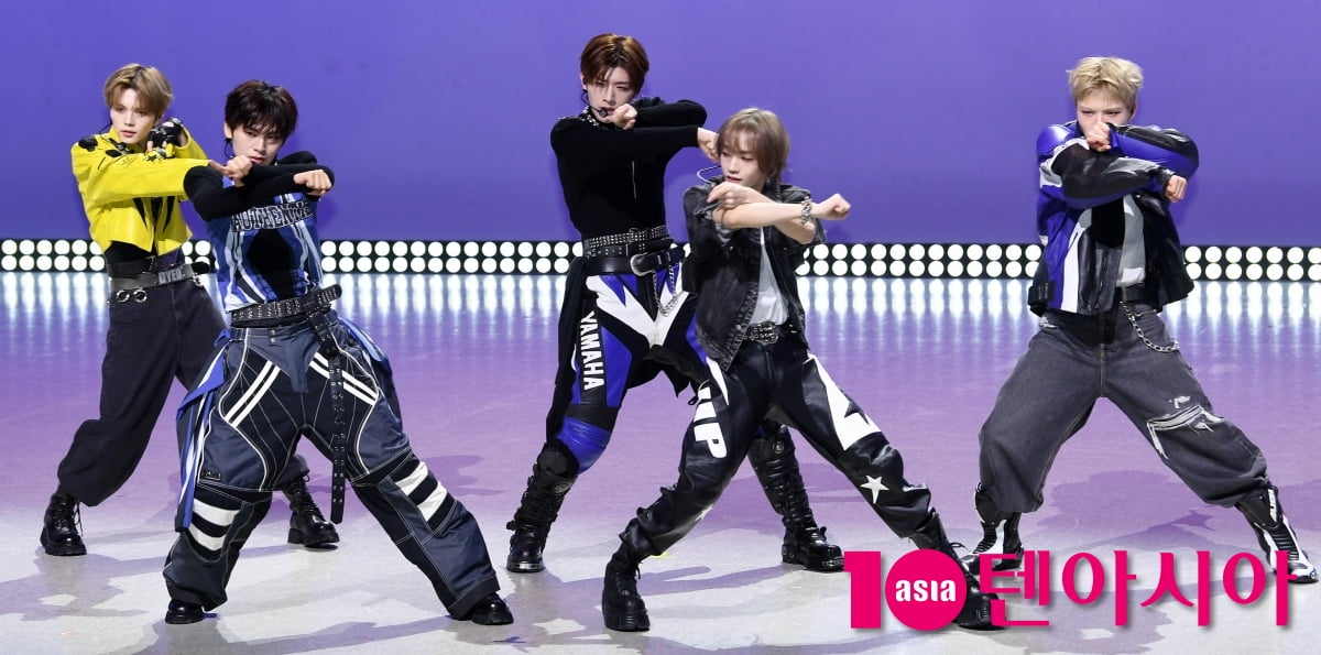 엠빅, 타이틀곡 ‘링크 업(Link Up)’ 무대[TEN포토]