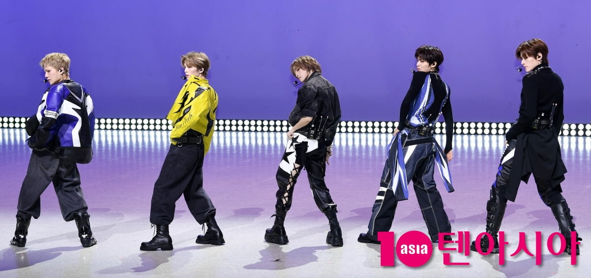 엠빅, 타이틀곡 ‘링크 업(Link Up)’ 무대[TEN포토]
