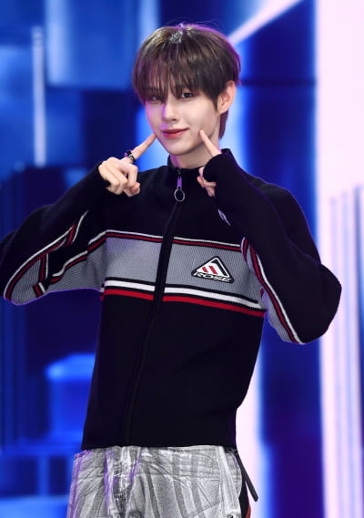 CLOSE YOUR EYES’ Kim Sung-min Shines at ‘blackout’ Showcase in Seoul