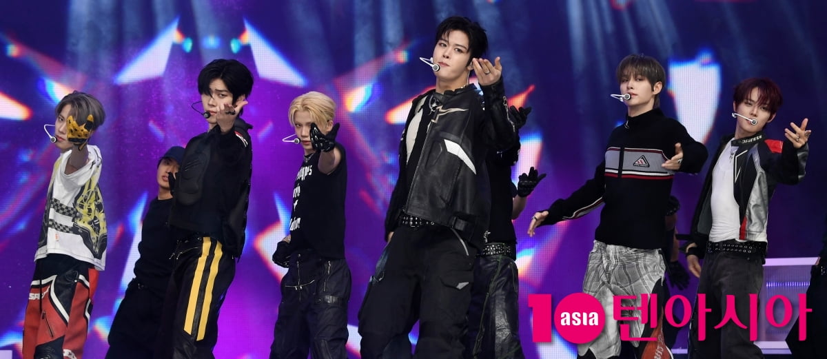 클로즈 유어 아이즈, 타이틀곡 'X'무대[TEN포토+]