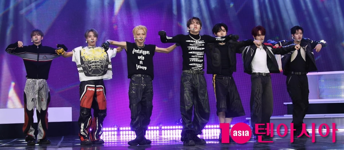 클로즈 유어 아이즈, 타이틀곡 'X'무대[TEN포토+]