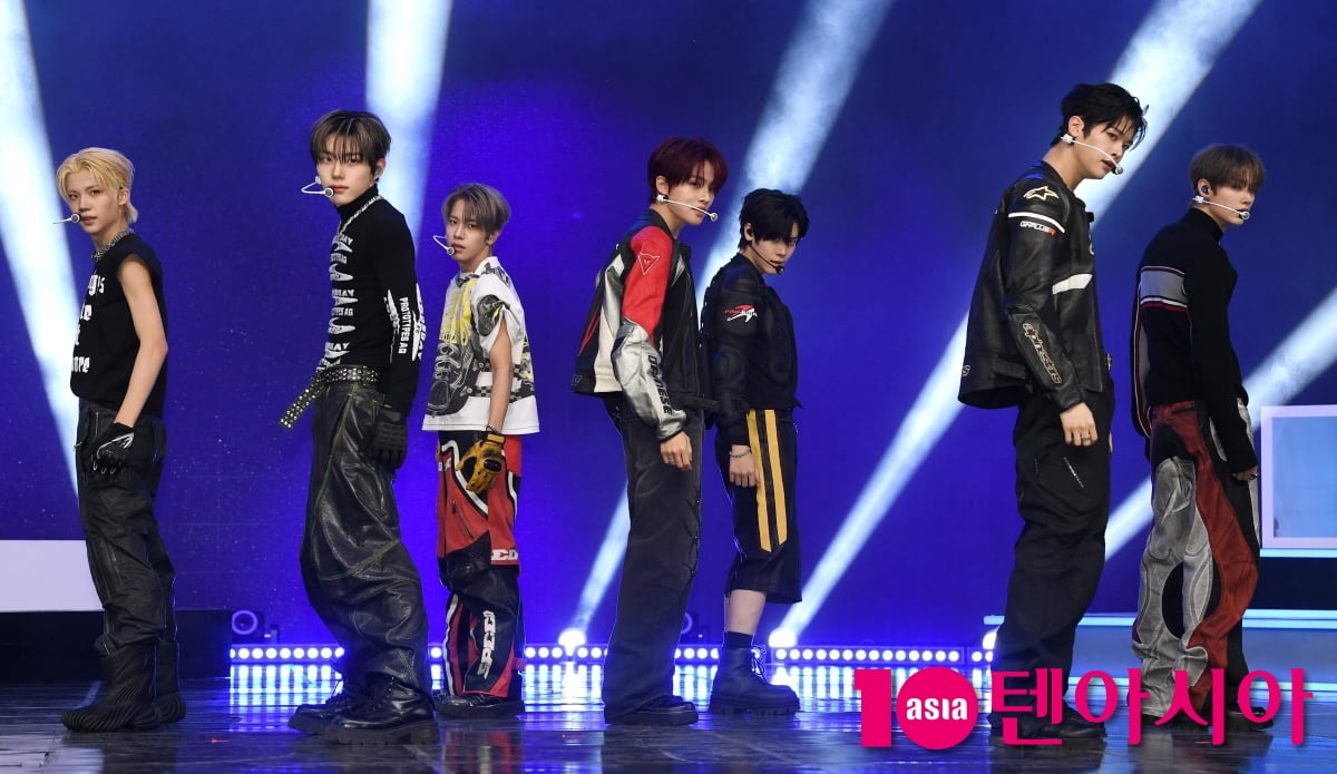 클로즈 유어 아이즈, 타이틀곡 'X'무대[TEN포토+]