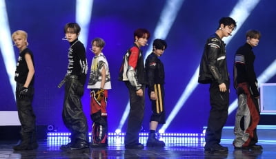 클로즈 유어 아이즈, 타이틀곡 'X'무대[TEN포토+]