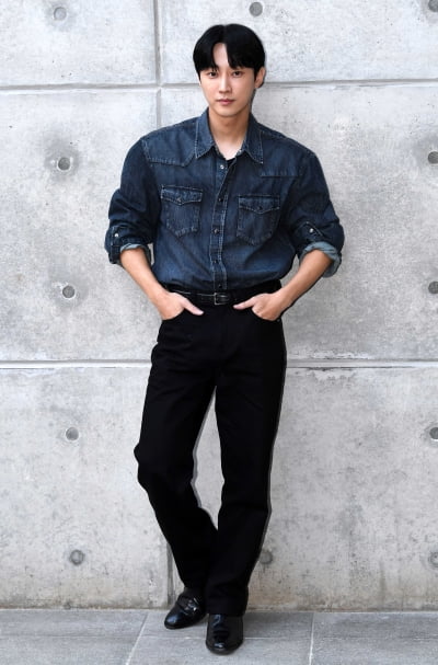 14년간 열애설·논란 한 번 없었는데…'아이돌 출신' 진영 "아직도 긴장 많이 하고 떨려" ('부세미')[인터뷰]