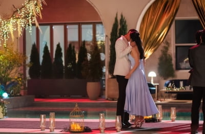 장기용♥안은진, 첫회부터 키스신 터진다…"사랑에 빠지는 결정적 계기" ('키괜')