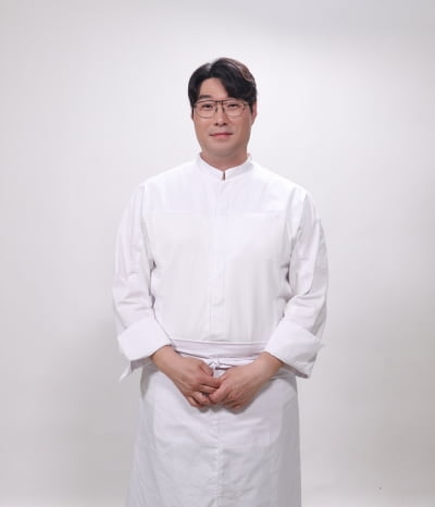 [공식]재산 1000억설이라더니…김재중, 새 식구 생겼다 오세득 셰프와 한솥밥