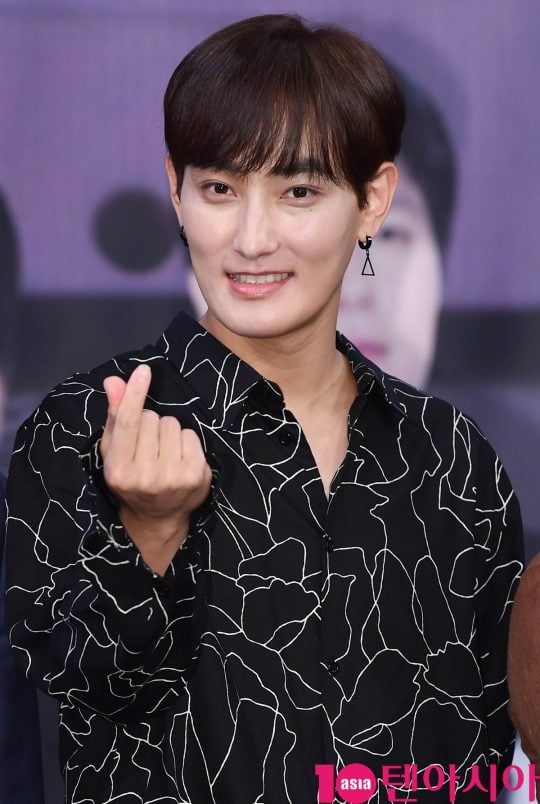 '정유미♥' 강타, 공개 연애 6년 차에 드디어 벅찬 소식 알렸다…DDP서 SM의 30년 역사 강연