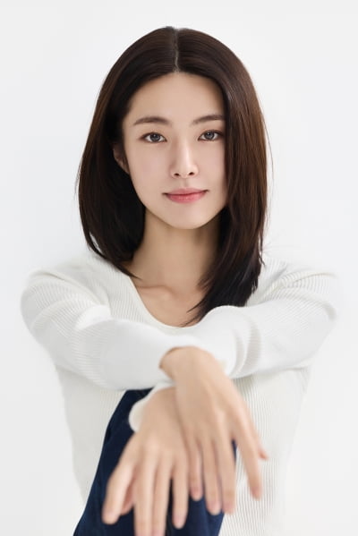 '이대 출신' 미모의 금수저 여배우, 정해인과 ♥핑크빛 불거졌다더니…7년 차에 물오른 비주얼 자랑