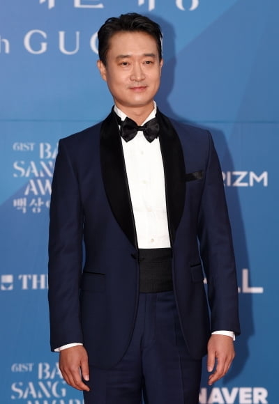 '10년 만에 결별' 조우진, 뜻깊은 소식 전했다…"참혹한 전쟁 속 끊임없는 예술에 감명받아" ('예술하는')