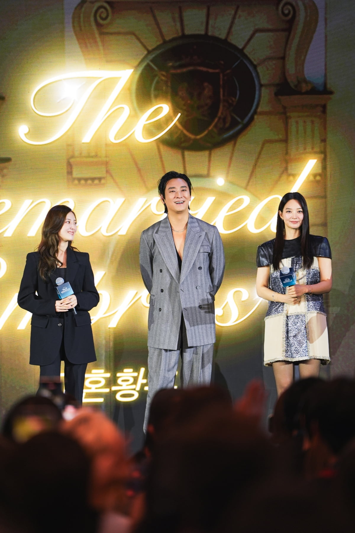 [종합] 신민아, 노예와 바람 난 ♥남편 두고 새출발한다…"사랑과 정체성 찾아가"('재혼 황후')