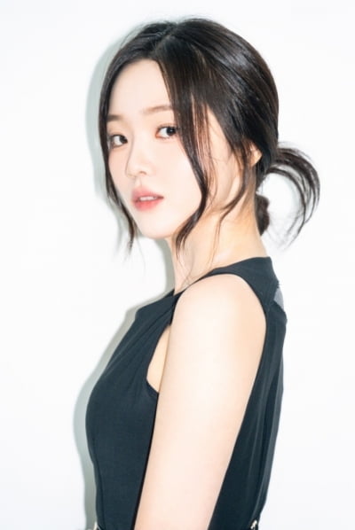 '김우석♥' 강나언, 공개 연애 1년 만에 깜짝 소식 전했다…다채로운 매력 담은 새 프로필 공개