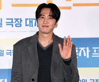 이광수, '9살 연하' 이선빈과 8년 넘게 ♥장기 연애 중인데…"지금 돈 없어, 엄마 보면 우셔" ('콩콩팡팡')