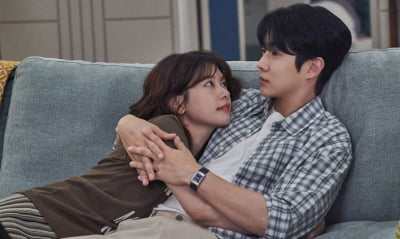 최우식♥정소민, 신혼부부 일상 공개했다…"끝까지 함께 해주시면 감사" ('우주메리미')