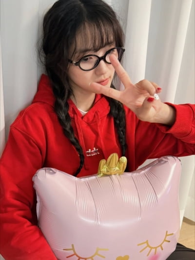 변우석과 ♥핑크빛 찍던 김혜윤, 생일 맞아 밝은 근황 전했다…공주력 뿜뿜