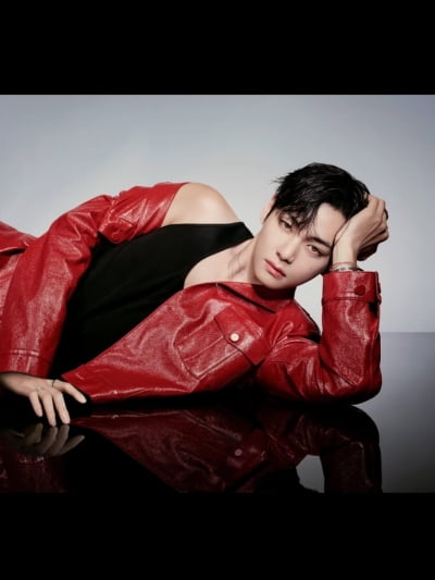 BTS 뷔, 레드 왕자님 강림했다…치명적 얼굴 천재 비주얼에 놀라움 가득