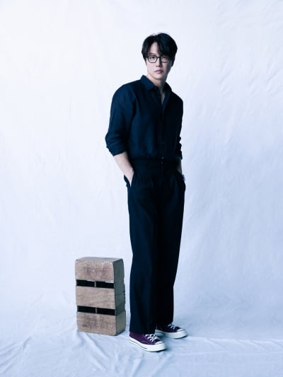 '10년 매니저 뒤통수' 성시경, 아픔 딛고 본업 복귀…'경도를 기다리며' OST 참여