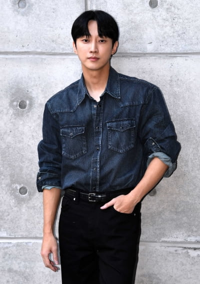 아이돌→배우 전향 성공한 연예인인데…B1A4 진영 "아스트로 윤산하 잘생겨서 기대돼" ('부세미')[인터뷰]