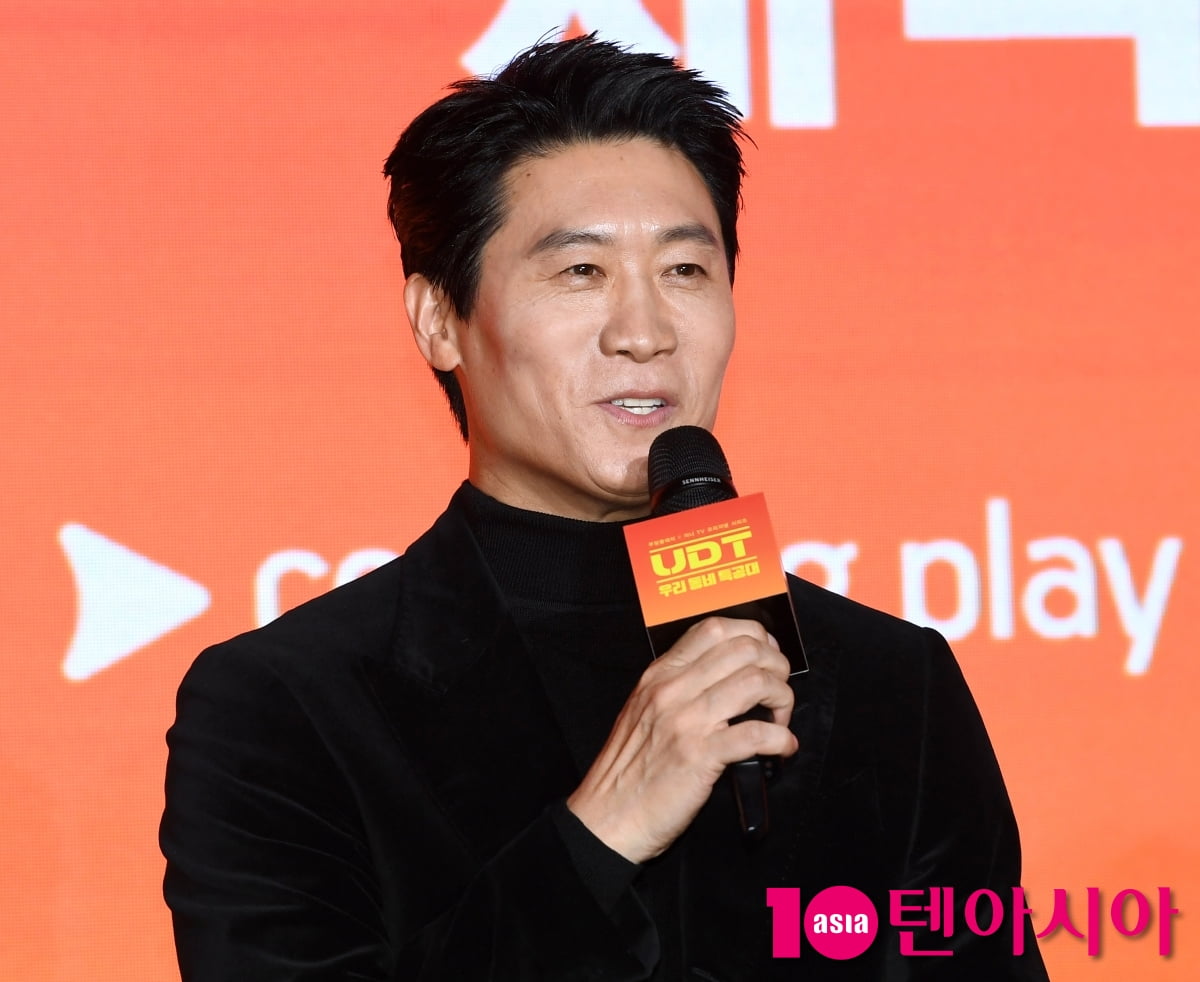 진선규, 윤계상과 범죄도시 8년만에 재회...소떡소떡 같은 케미[TEN포토+]