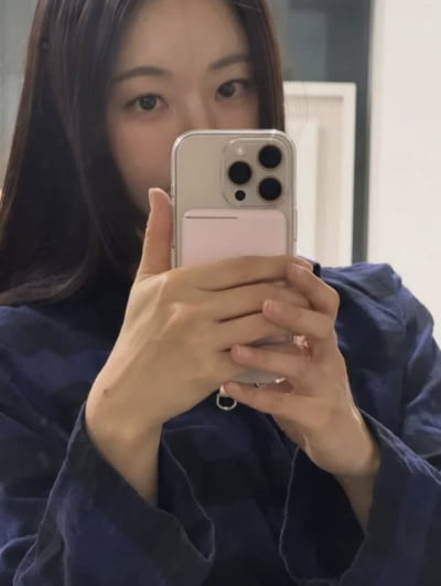 김사랑, 47세라곤 믿기지 않는 청초함…거울 셀카도 완벽