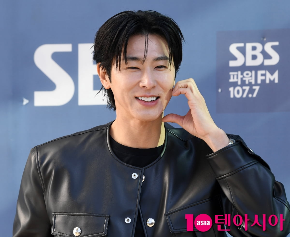 유노윤호, '두시탈출 컬투쇼' 스페셜 DJ[TEN포토+]