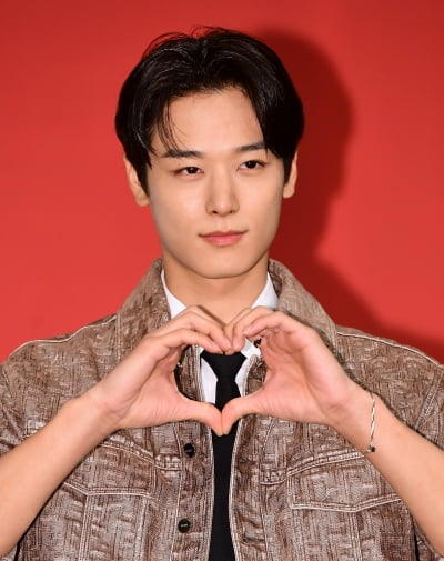 더보이즈 주연, 함께 낙엽 구경 가고 싶은 남자 가수 1위 [TEN차트]