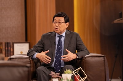 'Y대 출신' 유명 아나운서, 재벌가 루머에 입 열었다…"그 일 때문에 방송국서 쫓겨날 뻔" ('데이앤')