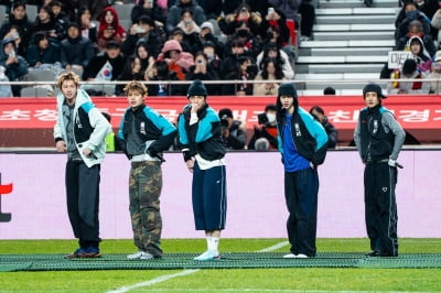 코르티스, 축구 A매치 가나전 하프타임 장식