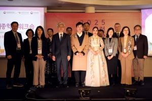 세종학당 ‘2025 유럽 워크숍’ 개회식 무대에 오른 이신예, 유럽에서 한국문화의 울림 전하다