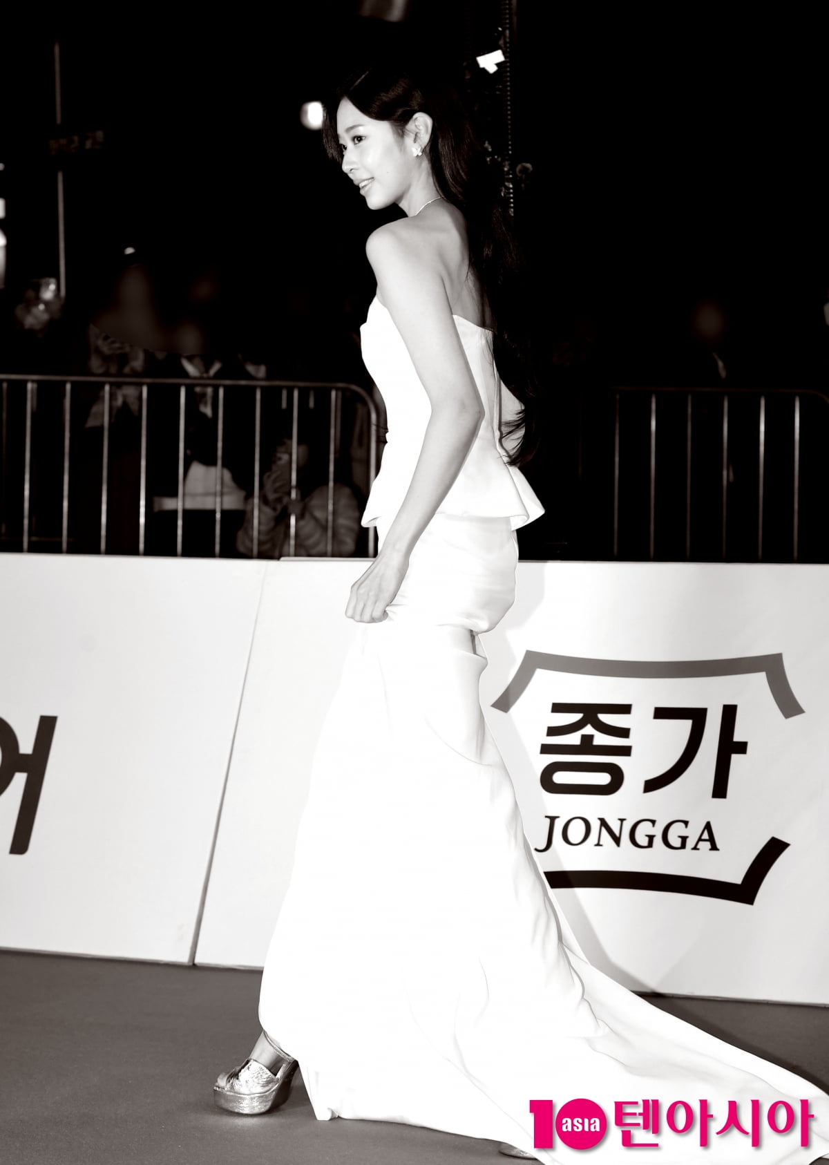 김민주, 아름다운 순백...첫 청룡나들이[TEN포토+]