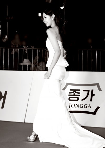 김민주, 아름다운 순백...첫 청룡나들이[TEN포토+]