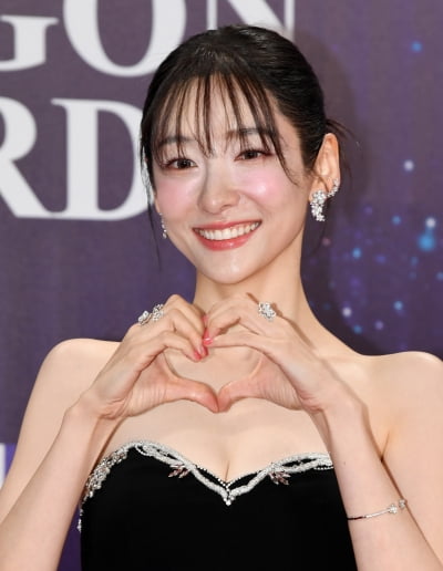 박지현, 7년 전엔 신인상 후보였는데…"상 욕심 없었는데" 여우조연상 수상('청룡')