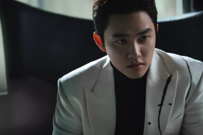 도경수, 결별 소식 알린 지 얼마나 됐다고…13년 만에 첫 악역 도전으로 강렬한 인상 ('조각도시')