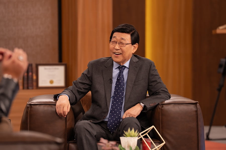 '52세 돌싱' 김주하, 전남편에 10억 떼줬다더니…"이혼한 게 죄는 아니잖아" ('데이앤나잇')